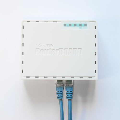 MikroTik RB750Gr3 hEX 5xGbE LAN port router