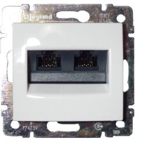   Legrand Valena 774239 Mechanizmus burkolatú Aljzat, UTP, Cat.5e, fehér